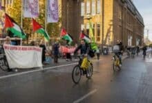 احتجاج صامت في هولندا دعمًا لفلسطين وتنديدًا بهجمات الاحتلال